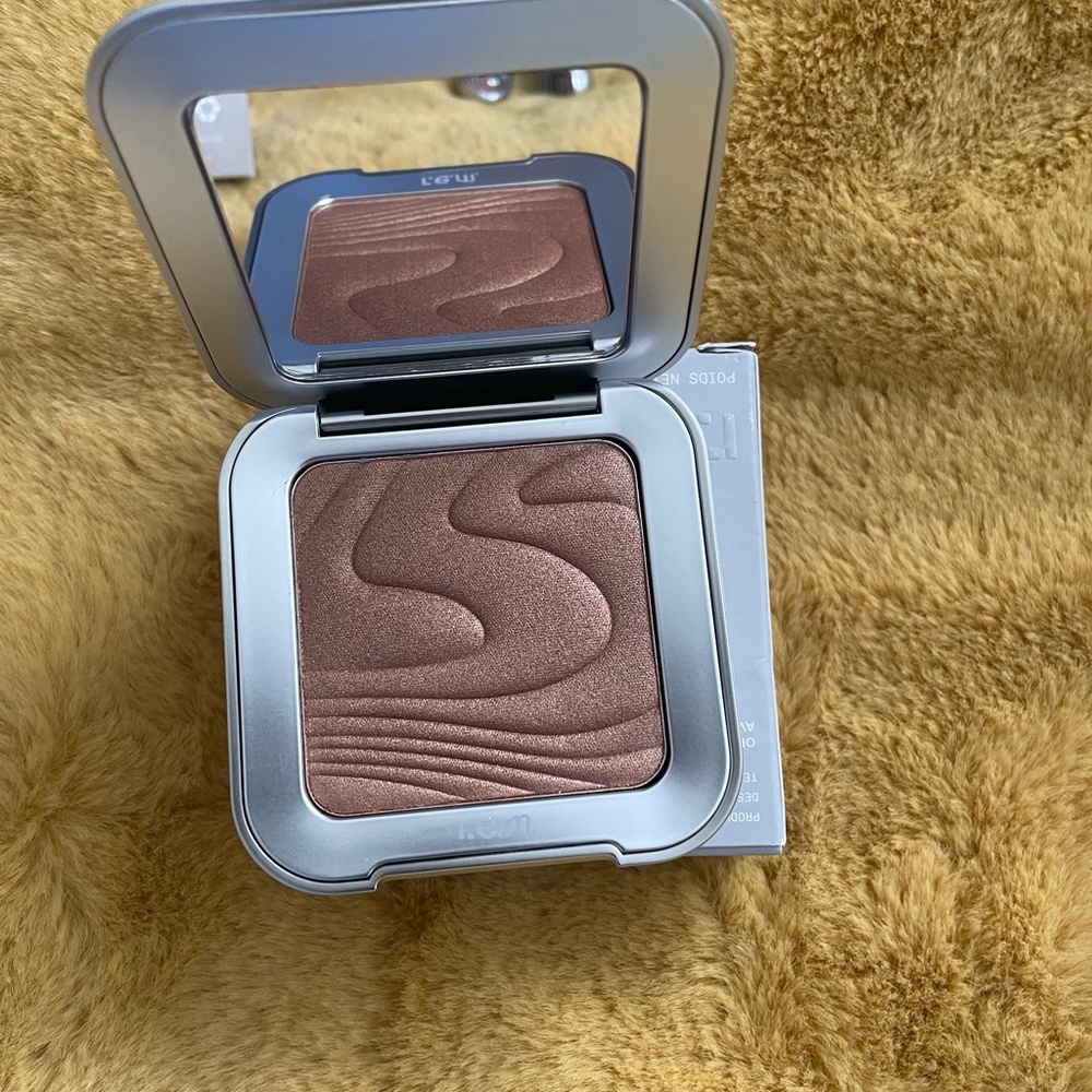 Cosmetics - Picture 15 of 15